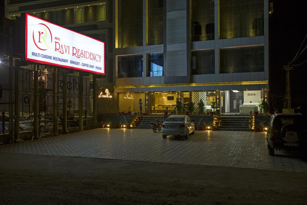 Ravi Residency Hotell Morbi Exteriör bild
