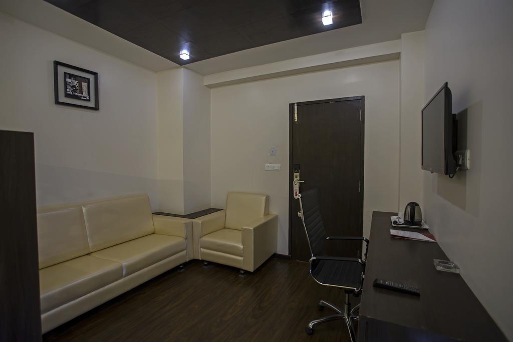 Ravi Residency Hotell Morbi Rum bild