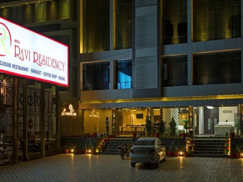 Ravi Residency Hotell Morbi Exteriör bild